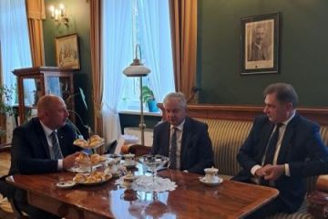 Starostowie Powiatu Miechowskiego z roboczą wizytą u Wojewody Małopolskiego Krzysztofa Jana Klęczara
