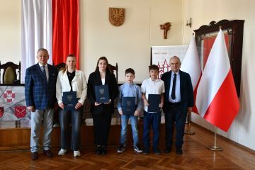 Stypendia sportowe wręczone przez Starostę