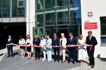 Uroczyste otwarcie rozbudowanej o nowe pomieszczenia sportowe sali gimnastycznej w Zespole Szkół nr 1 w Miechowie