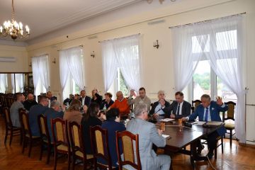 XXII Sesja Rady Powiatu Miechowskiego oraz wizja lokalna inwestycji drogowych i terenów inwestycyjnych