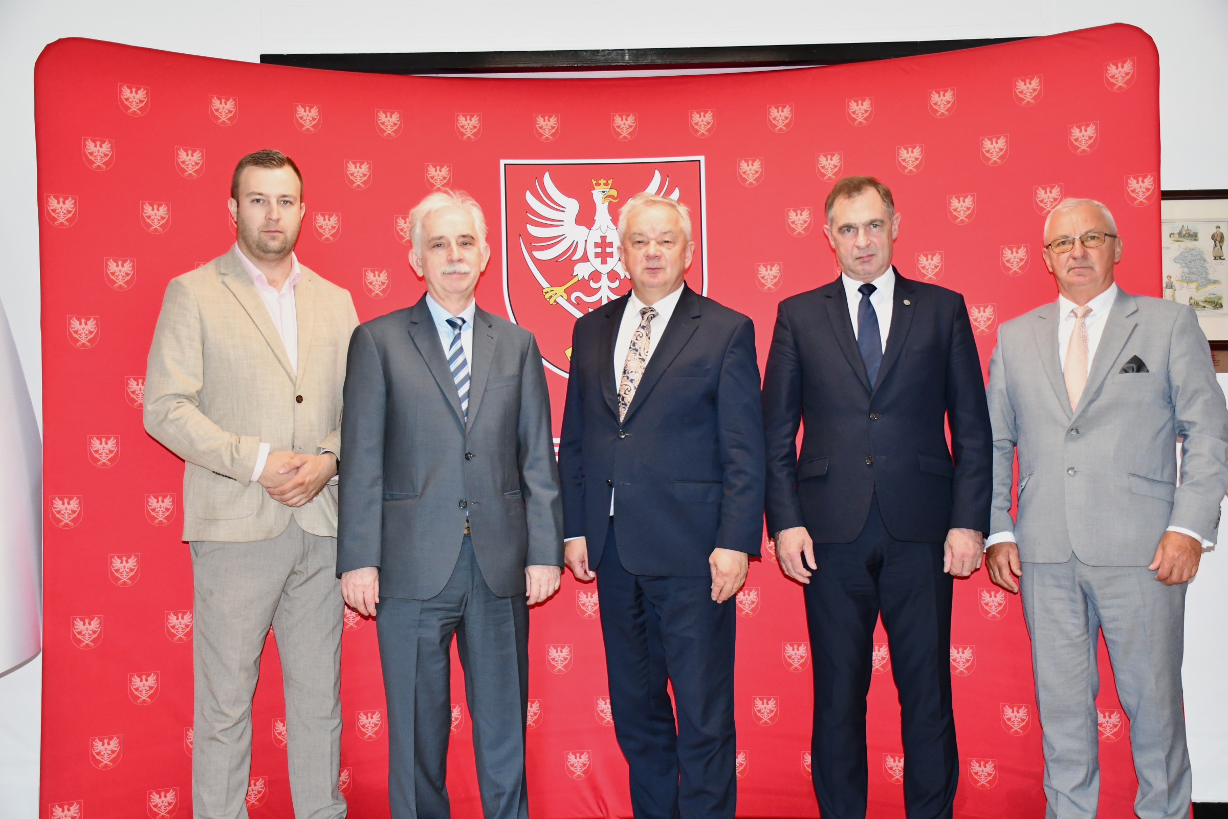 Jednogłośne absolutorium dla Zarządu Powiatu Miechowskiego. Rekordowe wydatki majątkowe w 2025 roku.