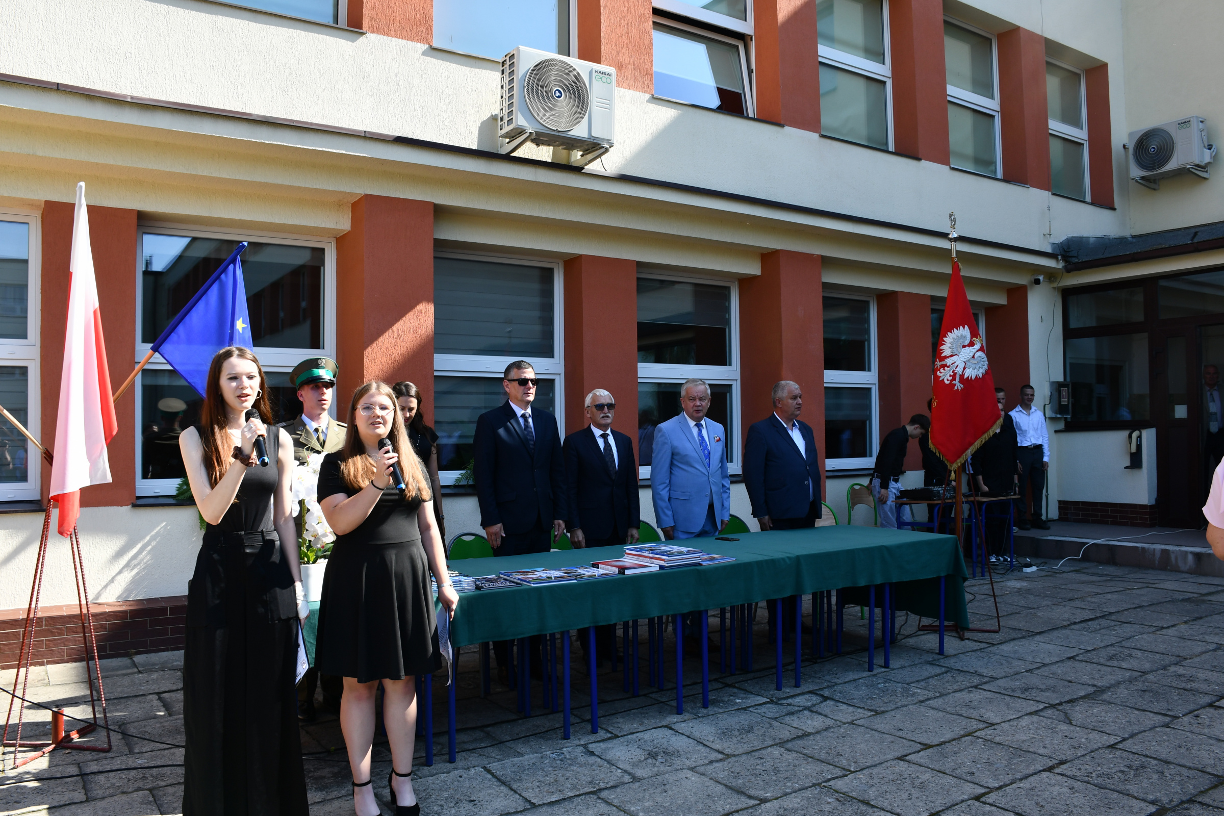 Zakończenie roku szkolnego w szkołach ponadpodstawowych.