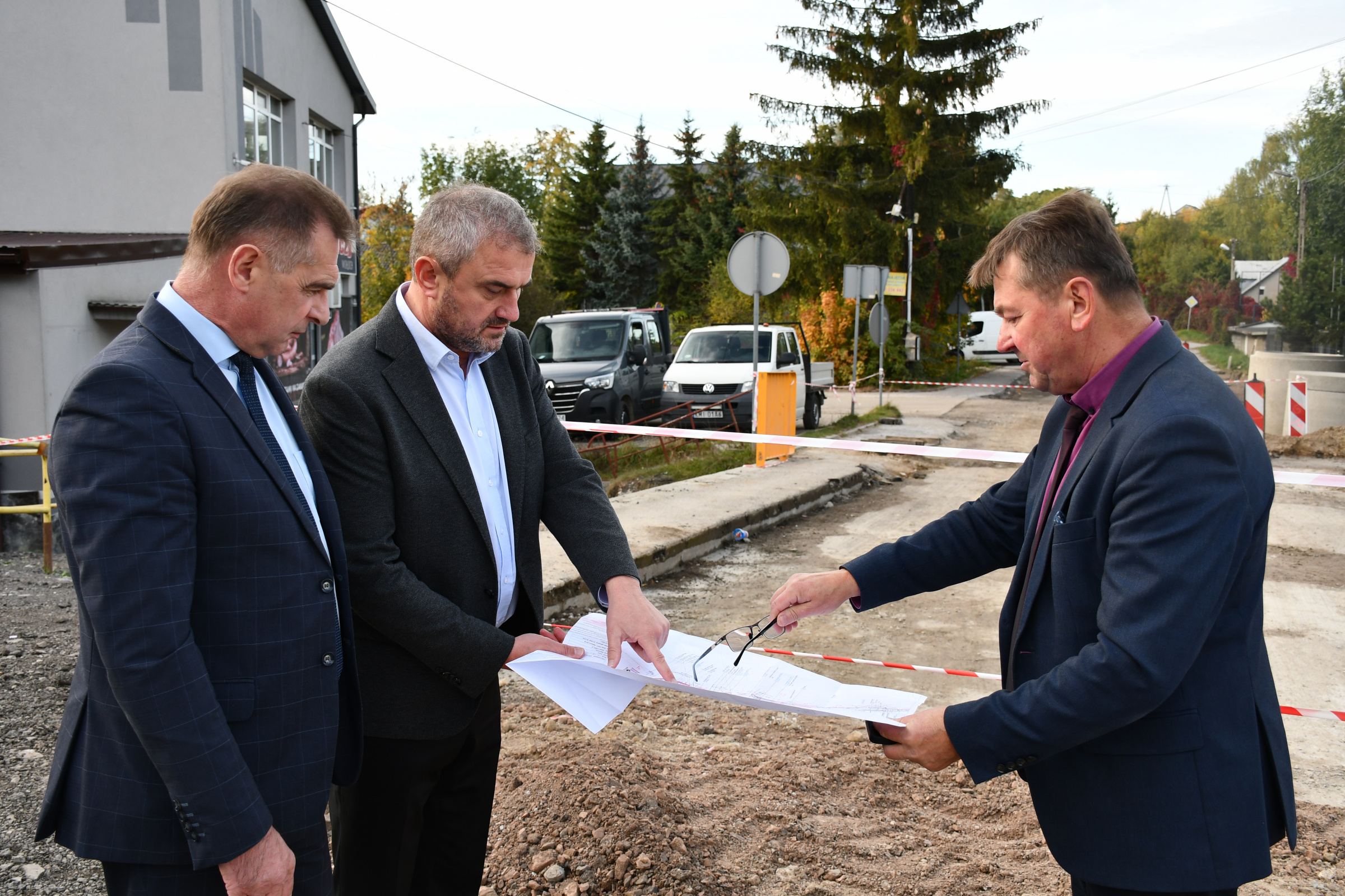 Wiceminister Infrastruktury Stanisław Bukowiec z wizytą na budowie w centrum Gołczy