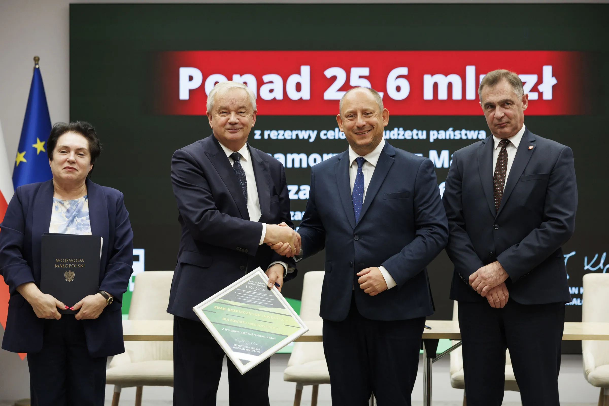 1,5 mln zł dofinansowania dla Powiatu Miechowskiego na remonty dr&oacute;g powiatowych