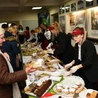 Kiermasz wypiek&oacute;w przygotowanych przez uczni&oacute;w ZS Nr 1 w Miechowie