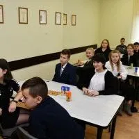 Uczestnicy powiatowej odsłony Og&oacute;lnopolskiego Turnieju Wiedzy Pożarniczej w KP PSP Miech&oacute;w