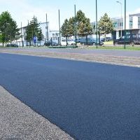Przebudowa boiska ZS Nr 2 w Miechowie - kolejne warstwy sztucznej nawierzchni