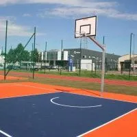 Nowe boisko do koszyk&oacute;wki przy ZS Nr 2 w Miechowie