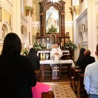 Msza św. odprawiona przez ks. dyr. Caritas Diecezji Kieleckiej na inaugurację akcji Pola Nadziei