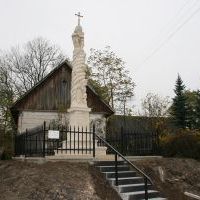Odrestaurowana przydrożna kapliczka kolumnowa w Boczkowicach