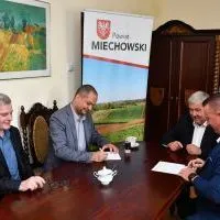Podpisanie umowy na na modernizację Rejestru Ewidencji Grunt&oacute;w i Budynk&oacute;w