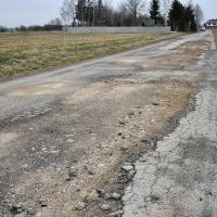 Pozimowe przełomy drogowe w Bogdanowie w Gminie Kozł&oacute;w
