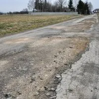 Pozimowe przełomy drogowe w Bogdanowie w Gminie Kozł&oacute;w