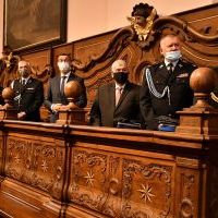 Komendanci oraz włodarze samorząd&oacute;w Powiatu Miechowskiego na święcie strażak&oacute;w