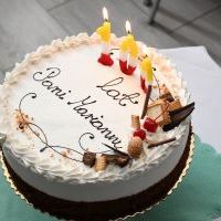 Urodzinowy tort Marianny Surma obchodzącej setne urodziny w DPS Dom Kombatanta w Miechowie