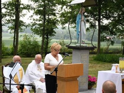 Dyrektor Małgorzata Wachacka przedstawia historię DPS ul. Warszawska w Miechowie