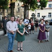 Miłośnicy tw&oacute;rczości Marka Hołdy na jubileuszowym wernisażu w Miechowie