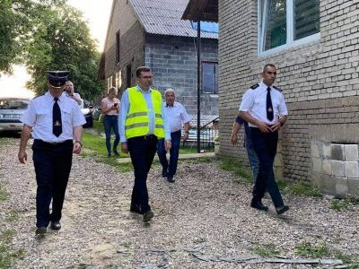 Wojewoda Małopolski Łukasz Kmita z komendantami KP PSP w Miechowie