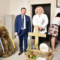 Pamiątkowa dożynkowa fotografia w&oacute;jt&oacute;w Gminy Racławice