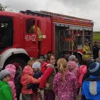 Pokaz sprzętu strażackiego dla uczni&oacute;w SP Dziaduszyce