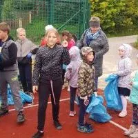 W Janowicach uczniowie r&oacute;wnież sprzątali swoje otoczenie