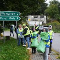 Młodzież z Dziaduszyc miała pełne ręce roboty przy sprzątaniu centrum Słaboszowa