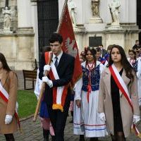 Przemarsz uczni&oacute;w ZS Nr 1 w Miechowie