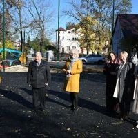 Członkowie Rotary Klub Kraków Wyspiański ze Starostą Miechowskim Jackiem Kobyłką i dyr. CAPS Dorotą Daszkiewicz