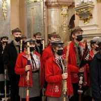 Harcerze LO Miech&oacute;w na Mszy św. z okazji Święta Niepodległosci