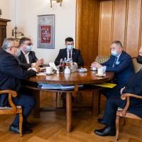 Włodarze Powiatu Miechowskiego i wojew&oacute;dztwa u Ministra Andrzeja Adamczyka