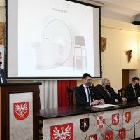 Dyrektor Mirosław Dr&oacute;żdż opowiada jak ważna jest diagnostyka rezonansem magnetycznym
