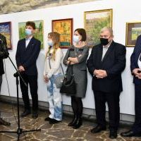 Mirosław Szumerowski z rodziną oraz samorządowcami - Starostą Miechowskim Jackiem Kobyłką i W&oacute;jtem Książa Wielkiego Markiem Szopą