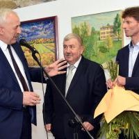 Starosta Jacek Kobyłka i W&oacute;jt Marek Szopa gratulują Mirosławowi Szumerowskiemu