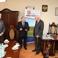 Pożegnanie dotychczasowego i powitanie nowego dyr. Muzeum Ziemi w Starostwie Powiatowym w Miechowie