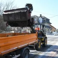 Zarząd Dr&oacute;g Powiatowych w Miechowie ruszył z porządkowaniem dr&oacute;g i chodnik&oacute;w