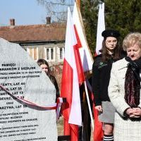 Maria Siniarska w imieniu rodziny ze wzruszeniem dziękuje za upamiętnienie Barank&oacute;w z Siedlisk