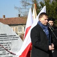 Radny Sejmiku Małopolskiego Mirosław Dr&oacute;żdż na uroczystym odsłonięciu Pomnika Rodziny Barank&oacute;w