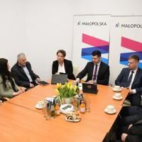 Samorządowcy Powiatu Miechowskiego w miechowskiej Agendzie UMWM om&oacute;wili projekty unijne z Wicemarszałkiem Łukaszem Sm&oacute;łką 