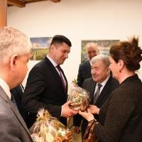 Wielkanocne życzenia gospodarzy Powiatu Miechowskiego dla Wicemarszałka Łukasza Sm&oacute;łki