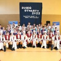 Szkolny Zesp&oacute;ł Miechowianie uatrakcyjnił Dzień Otwarty ZS Nr 1 w Miechowie