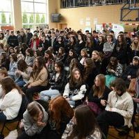 &Oacute;smoklasiści na Dniu Otwartym miechowskiego Ekonomika