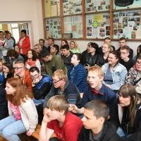 Publiczność podziwia występ uczni&oacute;w SOSW Zagorzyce z okazji Dnia Rodziny