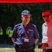 Powiatowe ćwiczenia taktyczno-bojowe w Leśnictwie Trąby - komendant KPP Miech&oacute;w - mł. insp. Andrzej Kot i Wicestarosta Paweł Osikowski