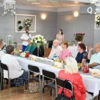 Jubilat&oacute;w w Charsznicy wita kierownik USC - Ewa Węglarz