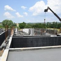 Komory fundamentów budowanej sali gimnastycznej w Zagorzycach