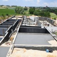 Budowa sali gimnastycznej w Zagorzycach - widok z okien I piętra szkoły