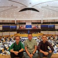 Uczniowie z Zespołu Szk&oacute;ł Nr 2 w Miechowie z opiekunem w Parlamencie Europejskim