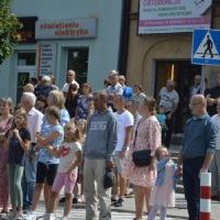 Miechowianie bardzo licznie w 2022 roku powitali uczestnik&oacute;w Marszu Szlakiem I Kompanii Kadrowej