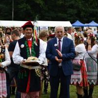 Starostowie Dożynek Powiatowych i W&oacute;jt Gminy Książ Wielki