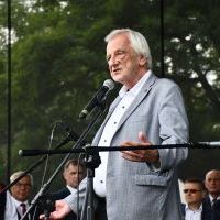 Do rolnik&oacute;w, mieszkańc&oacute;w Miechowszczyzny i gości przemawia Wicemarszałek Sejmu Ryszard Terlecki